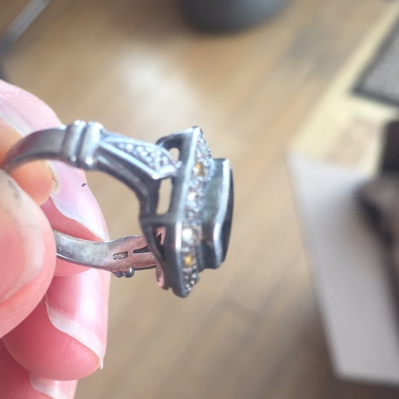 Vintage Sterling Silver Ring with Black Stone - Picture 3 of 5